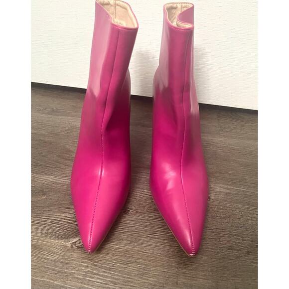 Fuchsia, pink, heeled, calf height, boot. Sexy. 4”heel. Pointed toe. - Picture 4 of 6